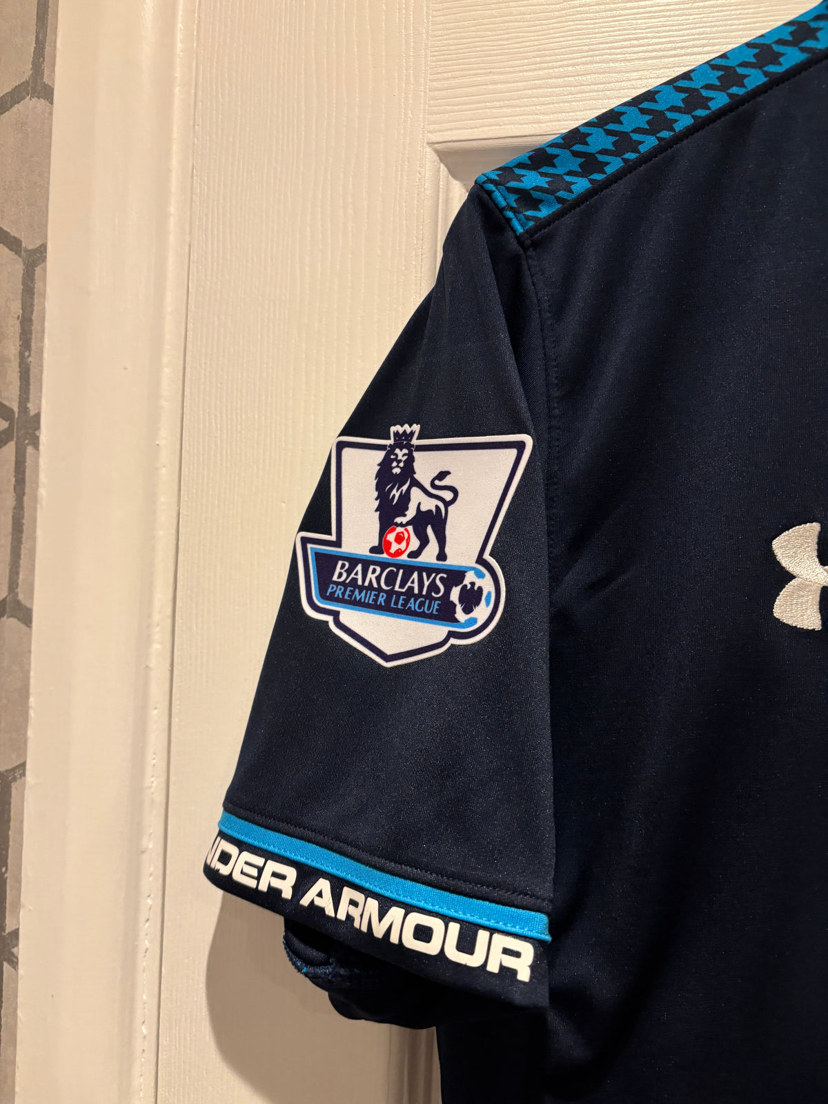 Tottenham Hotspur 2013/14 Away Shirt Christian Eriksen 23 Under Armour Size M