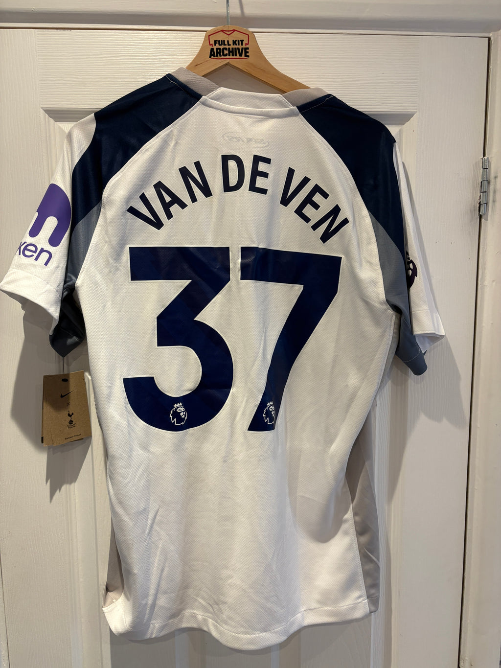 Tottenham Hotspur 2024/25 Home Shirt Van de Ven #37 Size M